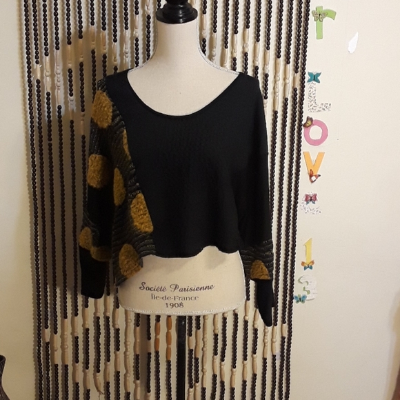 Chic black and gold top - Picture 1 of 12
